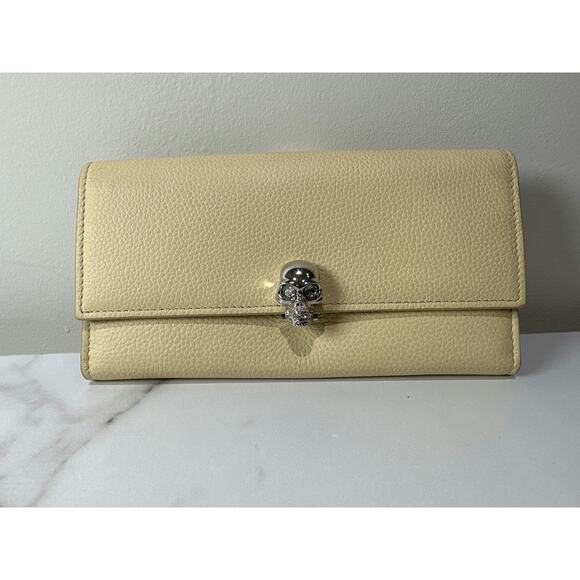 Alexander McQueen Beige Leather Clutch with Skull Detail - Chic and Edgy - Picture 1 of 4